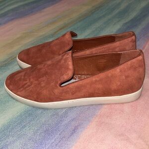 Birdies women’s size 9.5 Swift Shell Suede Slip On Sneaker Rust